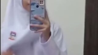 Best Viral Video of 2025 (So Far!) Jilbab Smp Pamer Meki Pink Rapat