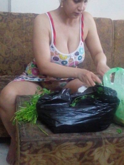 Guru Viral Tante Binor Cantik Pemilik Hotel dan Restauran Surabaya Indonesia Service Client