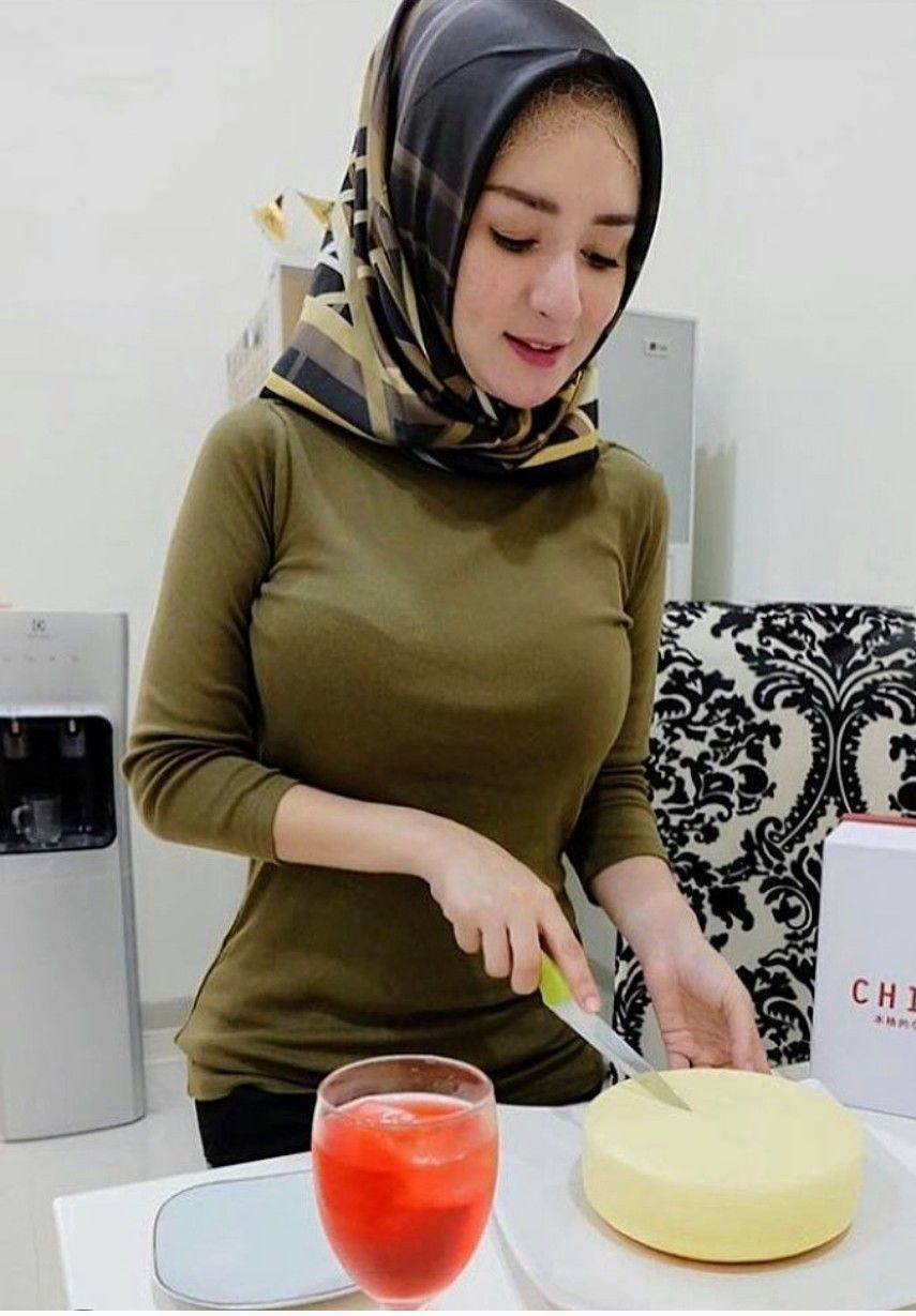 10 Video Guru Smp Viral Indo 2025 Jilbab Kenyot Yang Masih Sempit Dan Jadi Pusat Perhatian Wiwik Indonesia Top Global In The World Guys Anjay Gokil Keep Calm