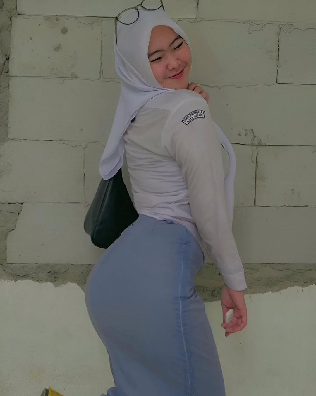 Viral Indo Abg Sma Hijab Wiwik di Toilet Hotel Samapi Basah Kuyup Konten Rare Top Global Trending Indonesia 2026